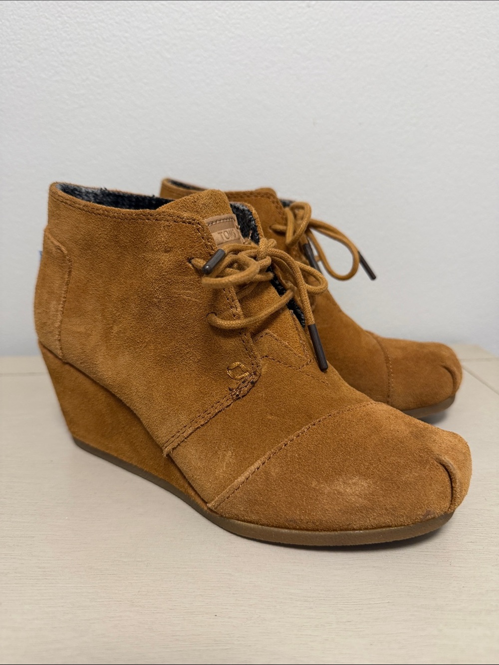 TOMS Desert Wedge Cognac Suede Lace Up Ankle Boho Style Booties Brown Size W5